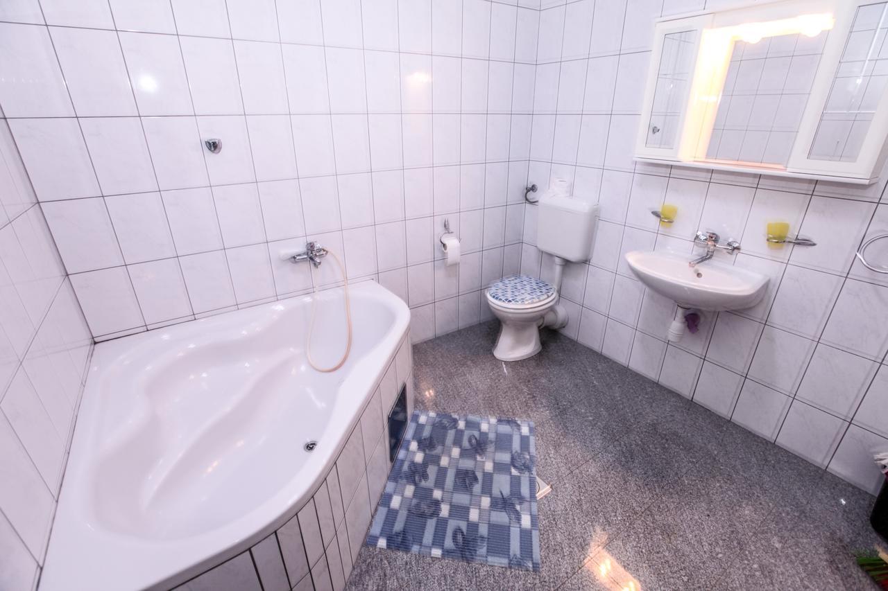 נובליה Apartments Dinko מראה חיצוני תמונה