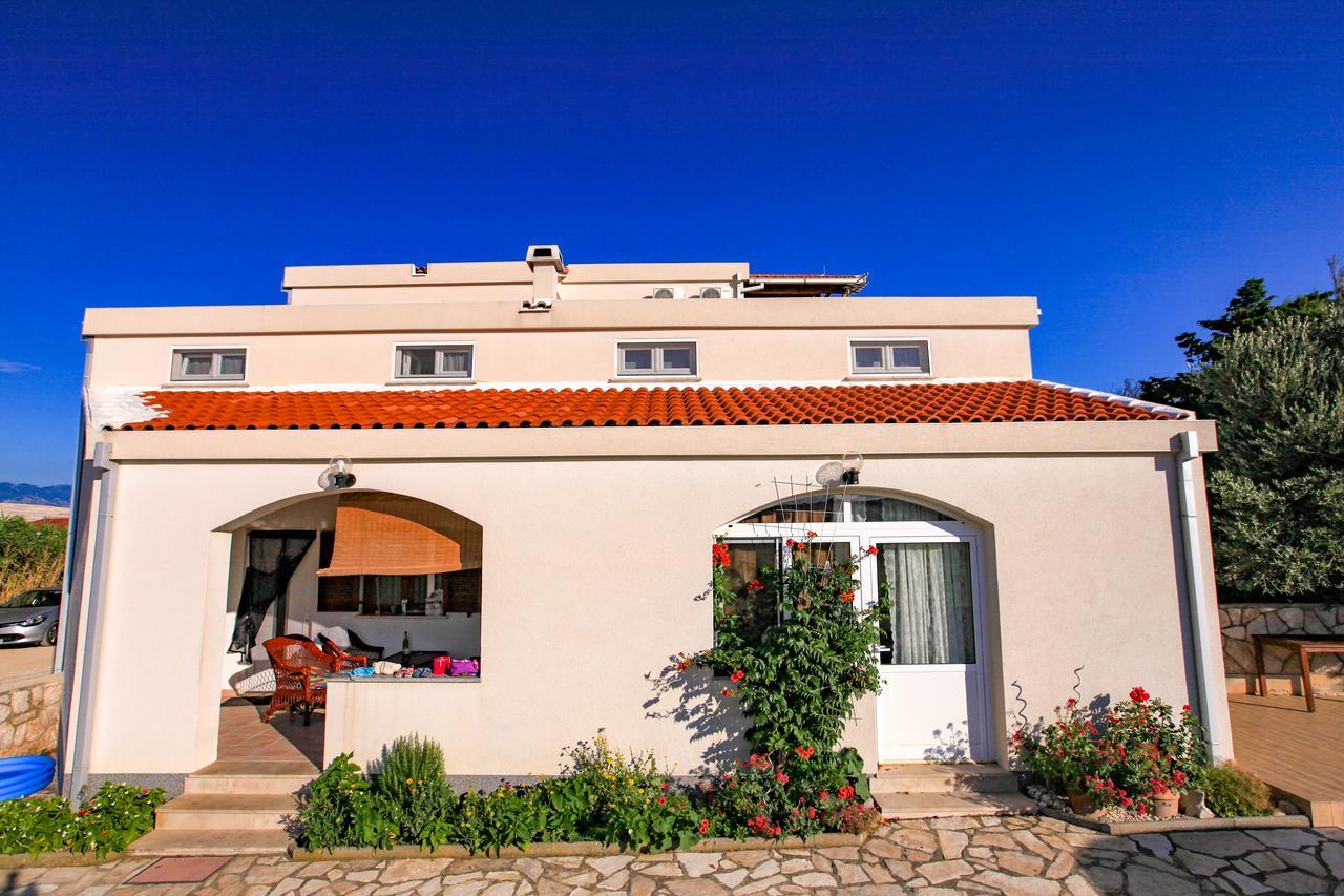 נובליה Apartments Dinko מראה חיצוני תמונה