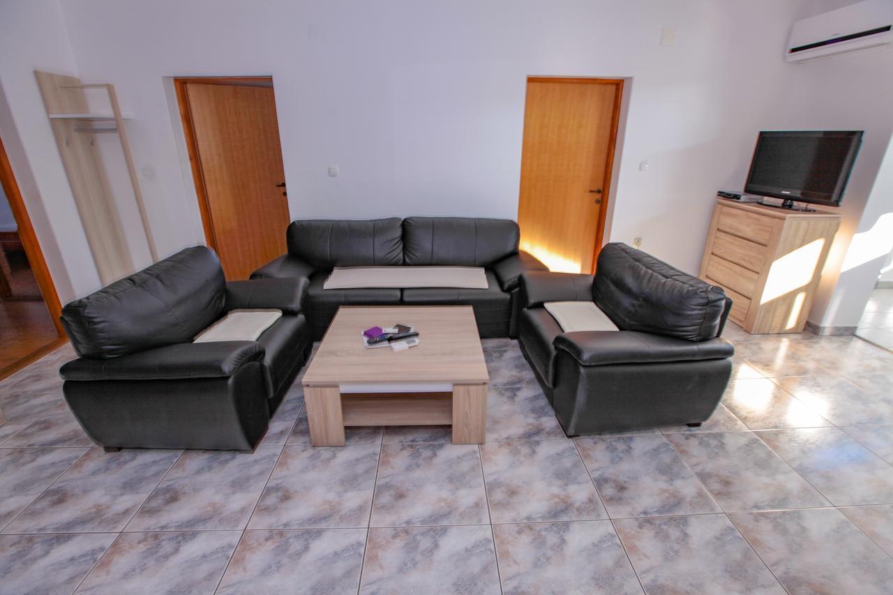 נובליה Apartments Dinko מראה חיצוני תמונה